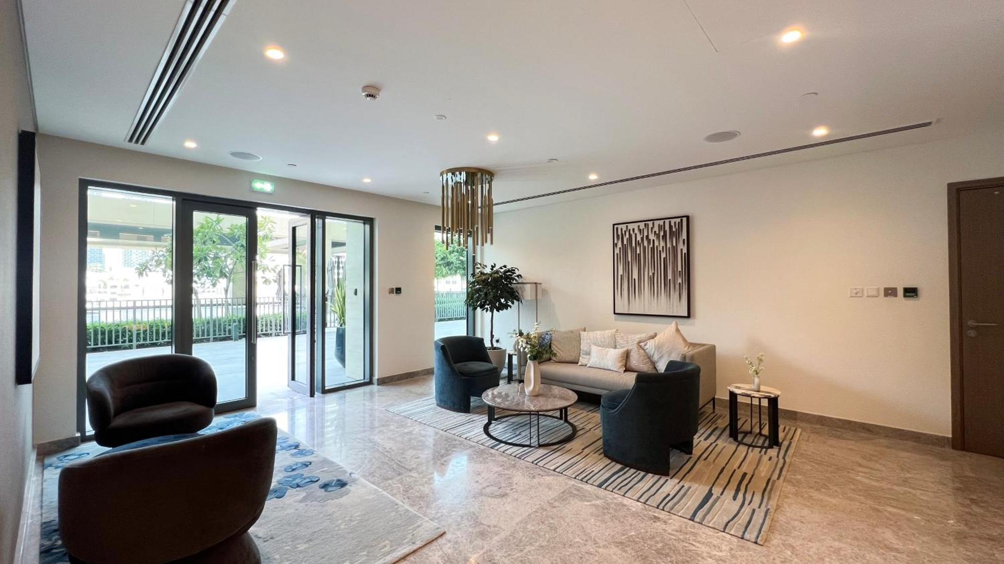 Full Burj Khalifa View! Brand New 2 Bedrooms! 5min Walk From Mall! شقة دبي
